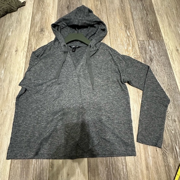 🛍️Banana Republic gray cropped hoodie with New never worn. - Picture 6 of 6